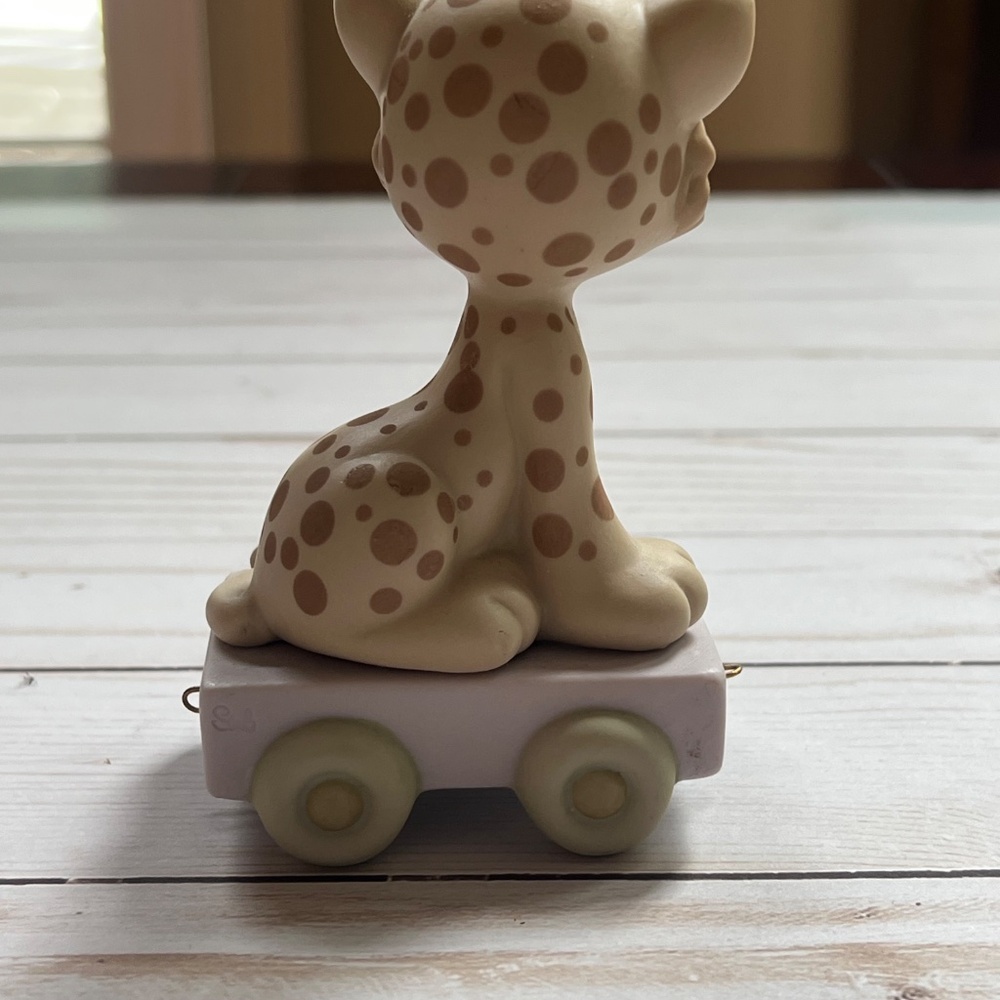 Precious Moments Birthday Train Age 7 "Wishing You Grr-Eatness" Figurine #142027 - Picture 5 of 8